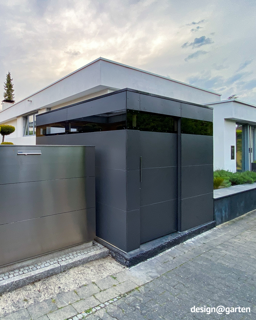 Moderno cobertizo con acceso al jardín 2